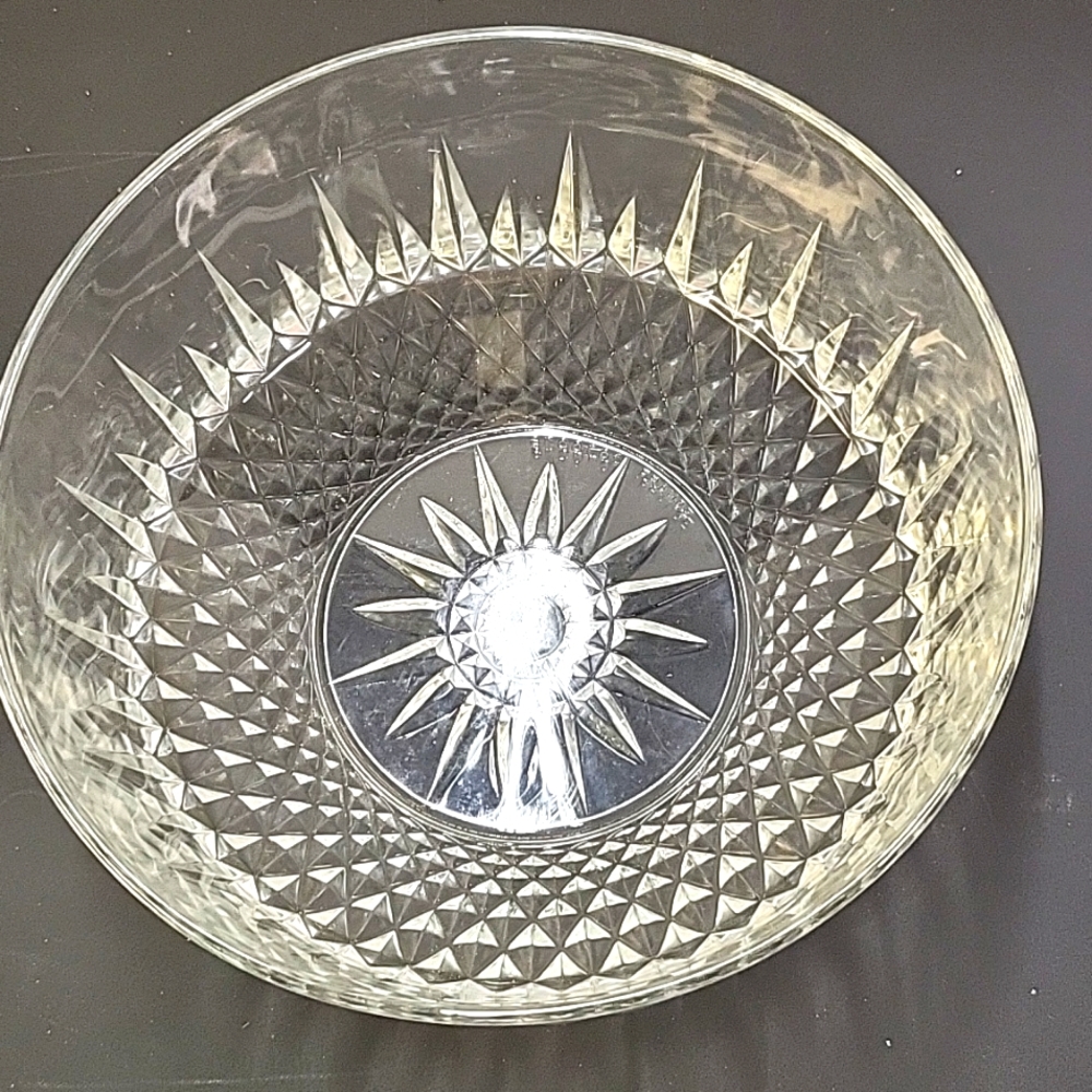 Vintage Arcoroc France Clear Glass Diamond Starburst Bowl 8” Diameter